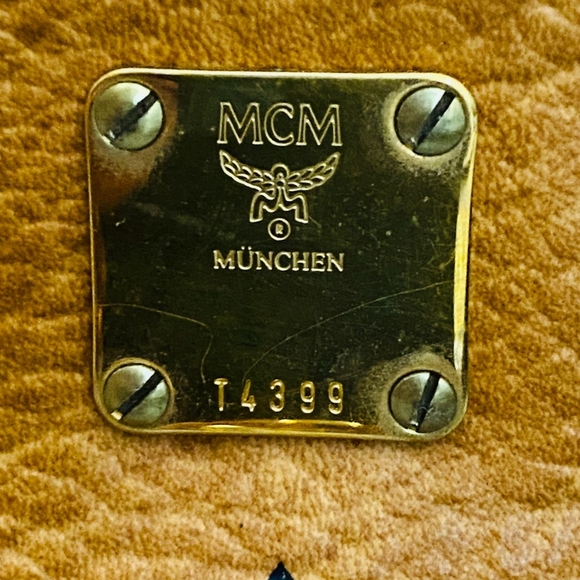 SOLD!!Authentic MCM Kelly XL bag - Picture 5 of 16